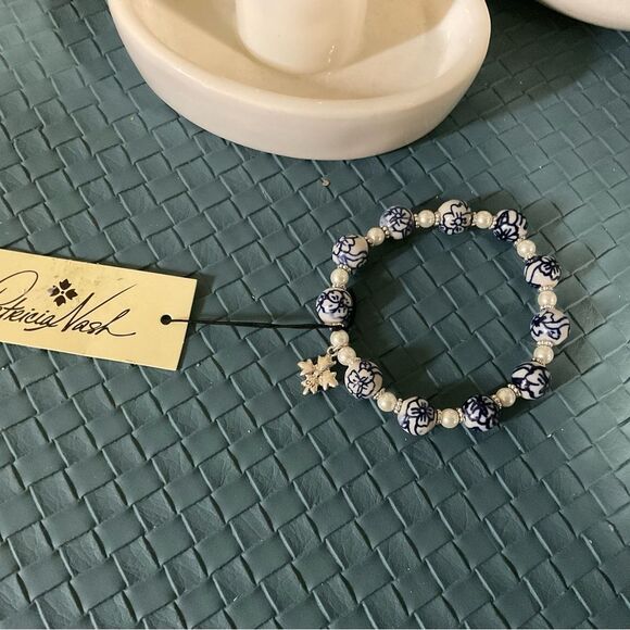 NWT Patricia Nash Blue Beaded Silver Ox and Pearl Stretch Bracelet #PNBR - Picture 1 of 4
